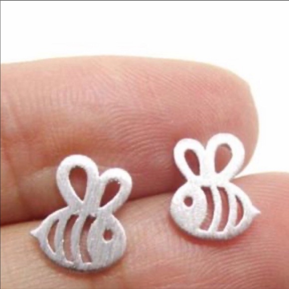 Jewelry - 🌼3/$18 Silver Bumblebee Studs!